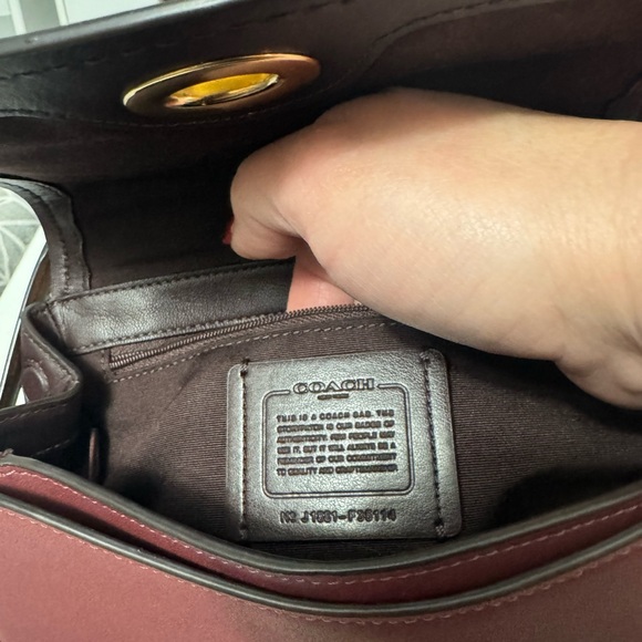 Coach Faye shoulder Strap bag - Picture 9 of 11